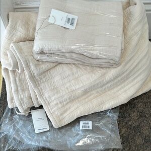 Brooklinen Cream Quilt and Pillow Shams set- never used